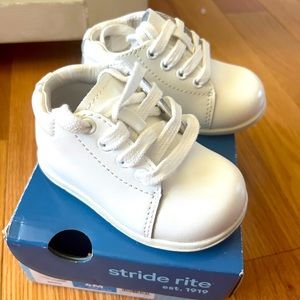 Striderite NEW UNUSED size 4 white